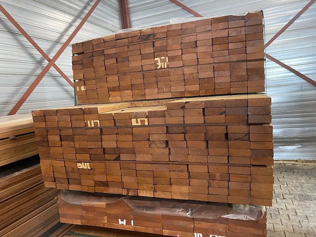 Ca. 346x guyana teak planken geschaafd, 27x70mm, lengte 168/155cm, 178/185cm - afbeelding 3 van  3