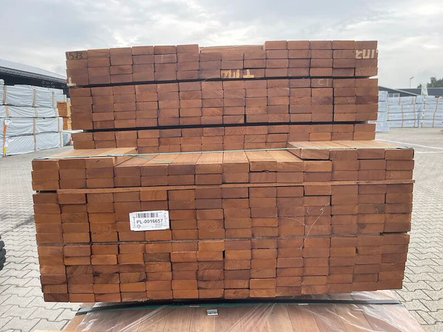 Ca. 347x guyana teak planken geschaafd, 27x70mm, lengte 158/100cm, 189/125cm - afbeelding 3 van  3