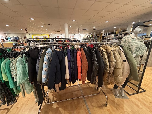 Ca. 349x jassen, polo's en pyjama's, moodstreet, vingino, cyell, maat 152 t/m 176 & 38(m) - afbeelding 1 van  4