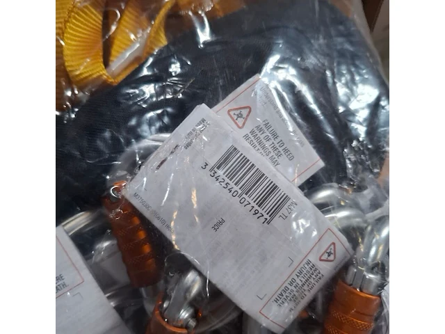 Ca. 34x diverse harnassen en toebehoren o.a. petzl - afbeelding 2 van  16