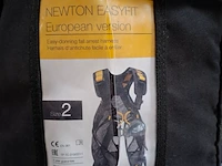 Ca. 34x diverse harnassen en toebehoren o.a. petzl - afbeelding 11 van  16