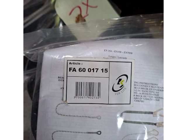 Ca. 34x diverse harnassen en toebehoren o.a. petzl - afbeelding 13 van  16