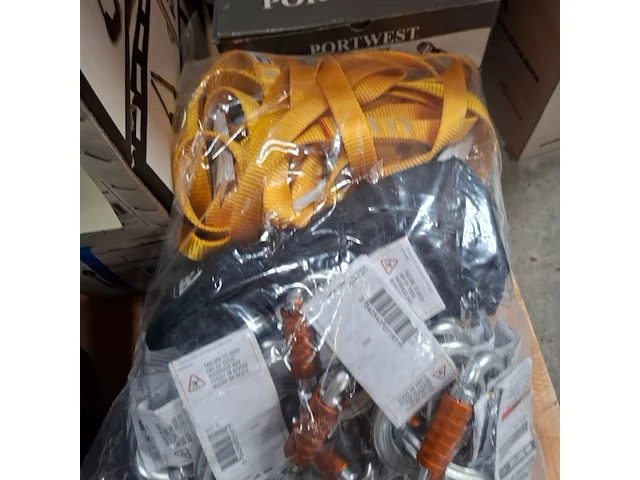 Ca. 34x diverse harnassen en toebehoren o.a. petzl - afbeelding 16 van  16