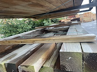 Ca. 34x douglas balken fijnbezaagd, 100x100mm, lengte 300cm - afbeelding 1 van  3