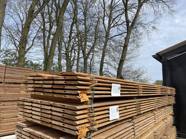 Ca. 34x douglas blokhut profiel, 28x175mm, lengte 500cm - afbeelding 2 van  3