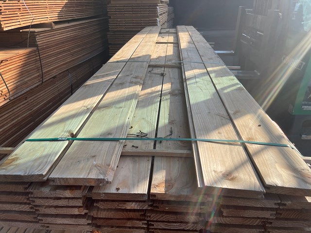 Ca. 34x douglas blokhutprofiel, 28x175mm, lengte 500cm - afbeelding 1 van  3