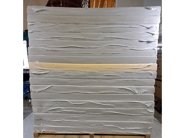 Ca. 34x matras zonder hoes - afbeelding 1 van  7