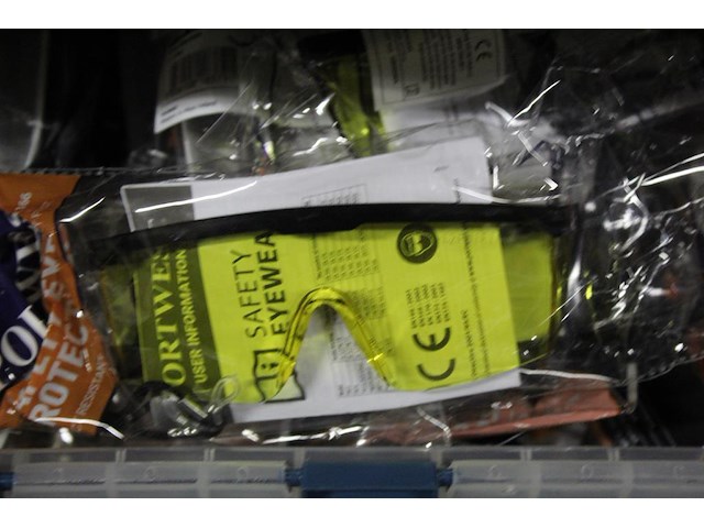 Ca. 35 portwest veiligheidsbrillen in kunststoffen bak - afbeelding 3 van  3