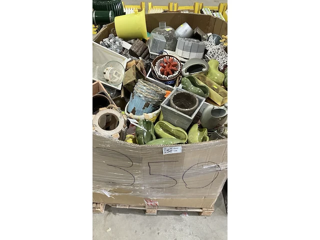 Ca. 350x decoratie artikelen in kuubsdoos - afbeelding 1 van  11