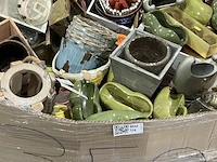 Ca. 350x decoratie artikelen in kuubsdoos