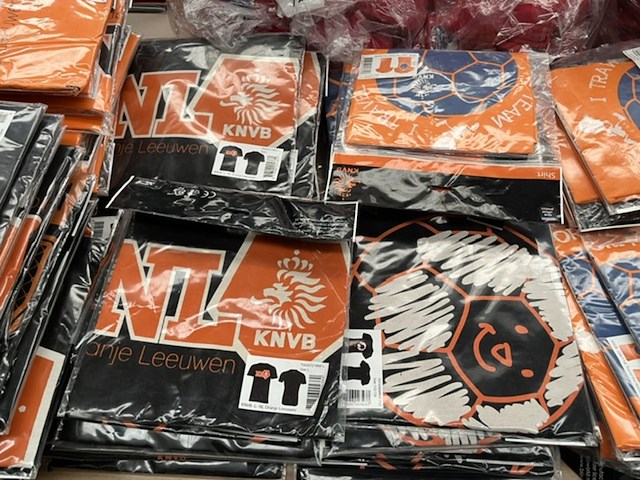 Ca. 350x knvb voetbalkleding voor kinderen en volwassenen - afbeelding 13 van  16