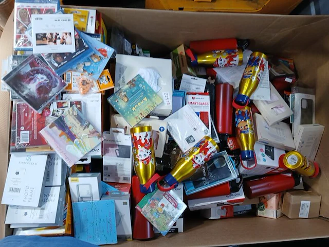 Ca. 354x handelsgoederen en speelgoed, guess, hp, harry potter - afbeelding 2 van  5