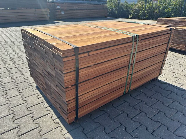 Ca. 357x guyana teak planken geschaafd, 21x145mm, lengte 336/70cm, 21/140cm - afbeelding 2 van  3