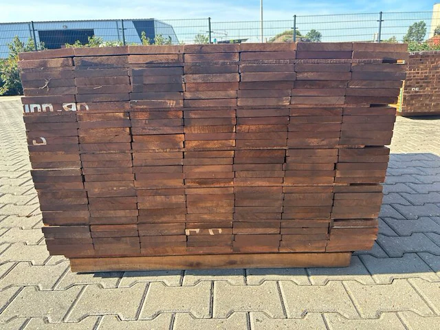 Ca. 357x guyana teak planken geschaafd, 21x145mm, lengte 336/70cm, 21/140cm - afbeelding 3 van  3