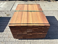Ca. 357x guyana teak planken geschaafd, 21x145mm, lengte 336/70cm, 21/140mm - afbeelding 1 van  3