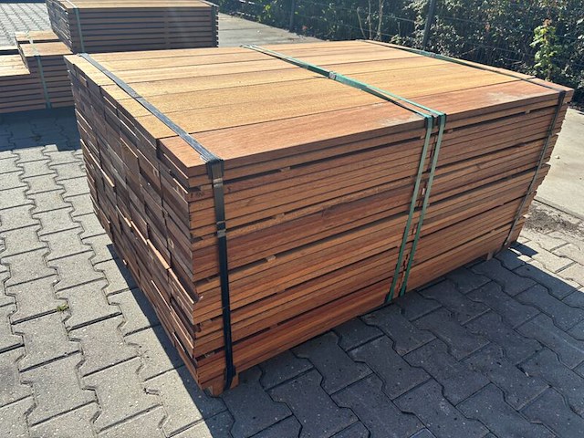 Ca. 357x guyana teak planken geschaafd, 21x145mm, lengte 336/70cm, 21/140mm - afbeelding 2 van  3