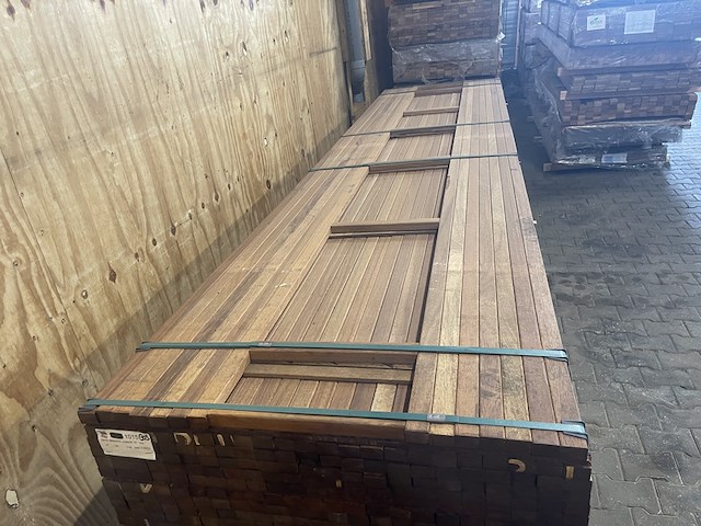 Ca. 359x guyana teak latten geschaafd, 27x40mm, lengte 395cm - afbeelding 1 van  3