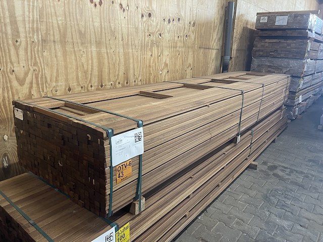 Ca. 359x guyana teak latten geschaafd, 27x40mm, lengte 395cm - afbeelding 3 van  3