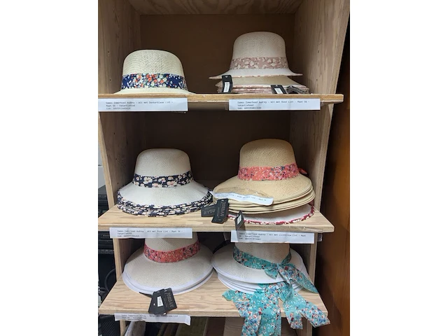 Ca. 35x dames zomerhoeden met strik, zomerhoed, diverse kleuren - afbeelding 1 van  1