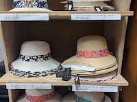 Ca. 35x dames zomerhoeden met strik, zomerhoed, diverse kleuren