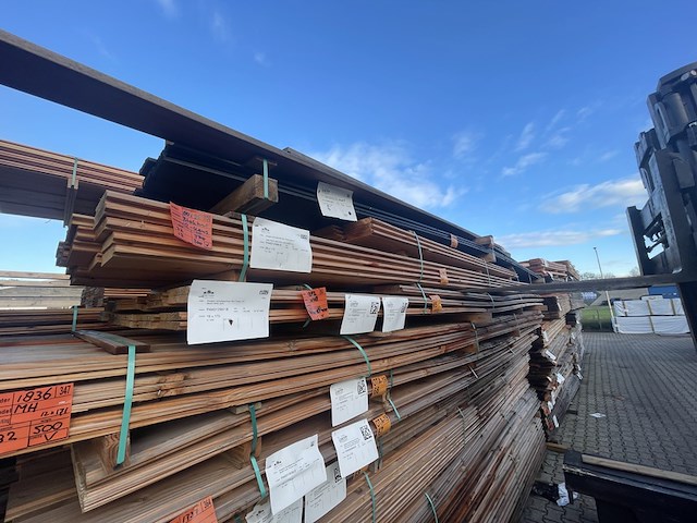 Ca. 35x douglas blokhutprofiel, 28x190mm, lengte 13/300cm, 22/500cm - afbeelding 2 van  3