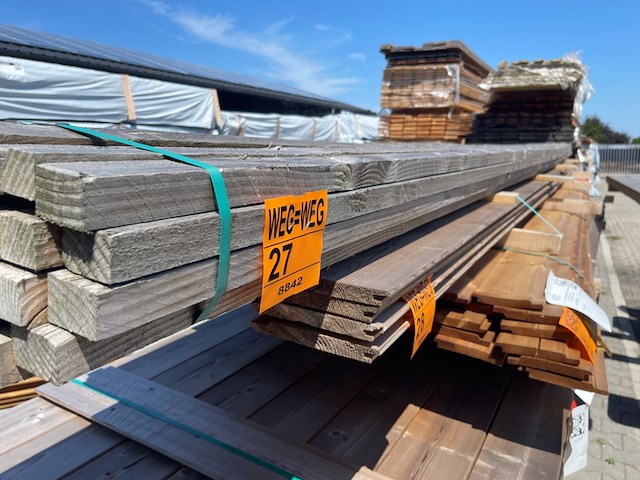 Ca. 35x douglas latten fijnbezaagd, 30x40mm, lengte 500cm - afbeelding 2 van  3