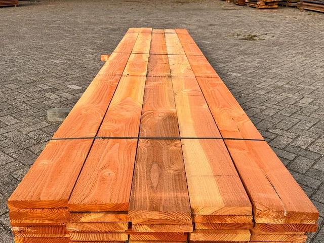 Ca. 35x douglas planken fijnbezaagd, 30x200mm, lengte 500cm - afbeelding 1 van  3