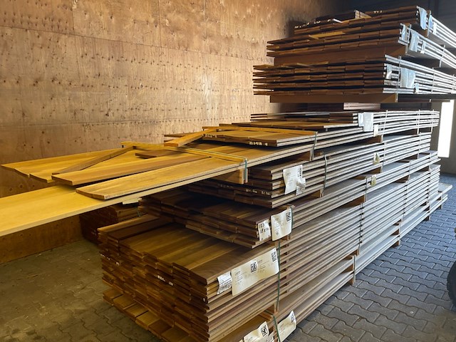 Ca. 35x guyana ipé country grade planken geschaafd, 18x190mm, lengte 1/250cm, 10/300cm, 6/350cm, 10/400cm, 1/450cm, 5/500cm, 2/550cm - afbeelding 2 van  2