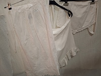 Ca. 35x hele oude witte schorten - afbeelding 2 van  5