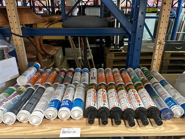 Ca. 35x (siliconen)kit w.o. ardex, den braven - afbeelding 1 van  5