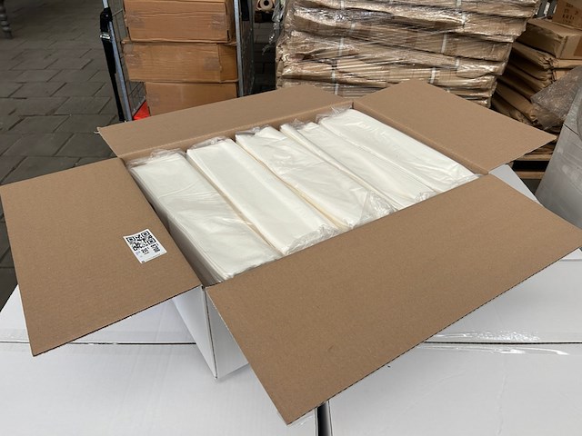Ca. 3600x interfold handdoeken 42x38 cm - afbeelding 1 van  4