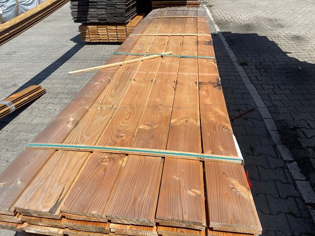 Ca. 36x douglas zweeds rabat, 26x190mm, lengte 500cm - afbeelding 1 van  3