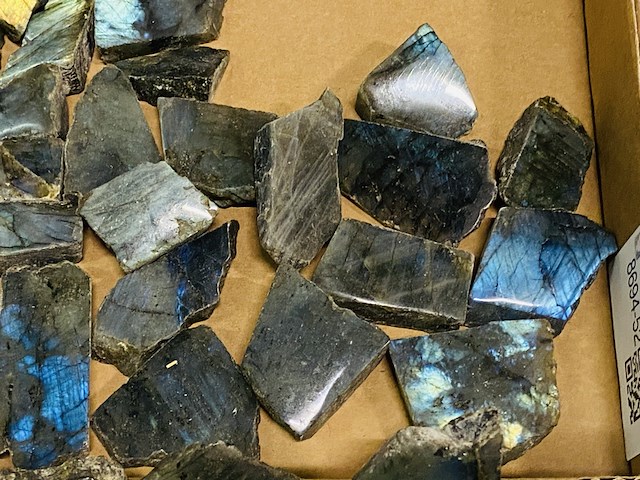 Ca. 36x labradoriet plakjes - afbeelding 4 van  4