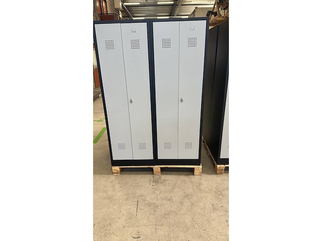Ca. 36x lockerkast - afbeelding 1 van  4