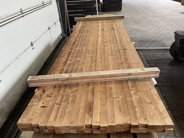 Ca. 36x thermo vuren latten geschaafd, 30x73mm, lengte 300cm - afbeelding 1 van  3
