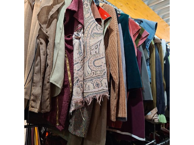 Ca. 36x toneel bovenkleding - afbeelding 1 van  3