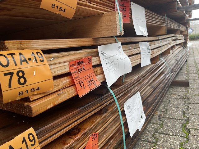 Ca. 37x douglas loopdekdelen, 25x140mm, lengte 400cm - afbeelding 2 van  3