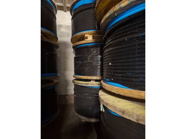 Ca. 37x haspel a 1.000 meter met prefab multiductsysteem voor ondergrondse telecom en glasvezelinfrastructuur, hdpe multiduct 40 / 7x7 - afbeelding 6 van  22