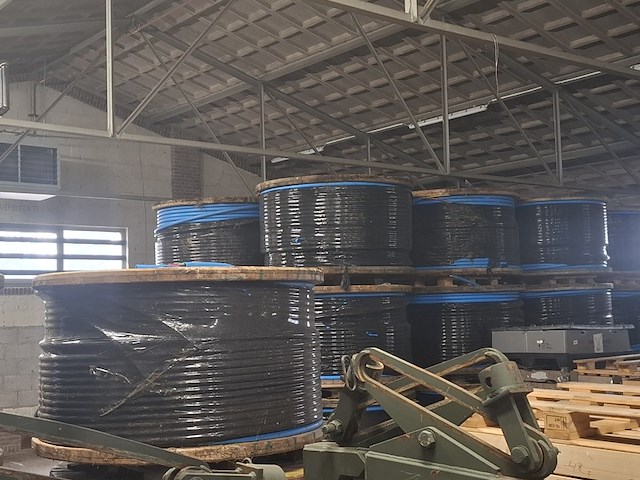 Ca. 37x haspel a 1.000 meter met prefab multiductsysteem voor ondergrondse telecom en glasvezelinfrastructuur, hdpe multiduct 40 / 7x7 - afbeelding 15 van  22