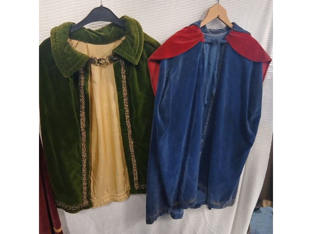 Ca. 37x middeleeuwse kleding, lakeijassen en broeken - afbeelding 4 van  7