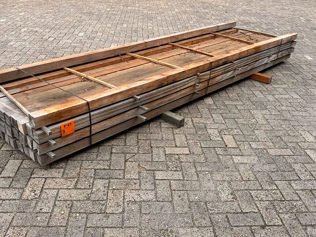 Ca. 37x mora hardhouten balken fijnbezaagd, 80x80mm, lengte 400cm - afbeelding 2 van  3