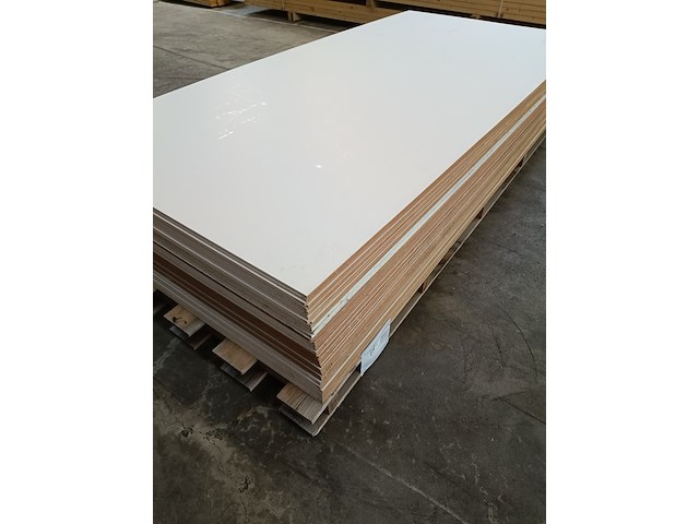 Ca. 37x multiplex wbp gegrond, wit - afbeelding 1 van  7