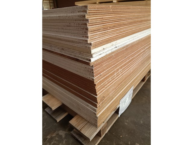 Ca. 37x multiplex wbp gegrond, wit - afbeelding 3 van  7