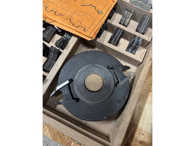 Ca. 37x verwisselbare profielbeitels t.b.v. tafelfrees - afbeelding 2 van  4