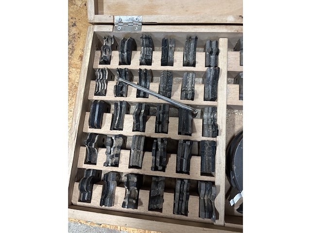 Ca. 37x verwisselbare profielbeitels t.b.v. tafelfrees - afbeelding 3 van  4