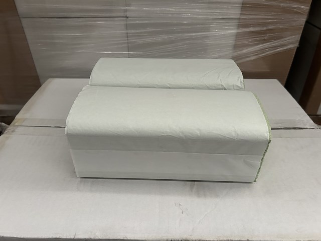 Ca. 38400x handdoekjes z-vouw 100% cellulose groen 2 laags 23 x 25 cm - afbeelding 2 van  3