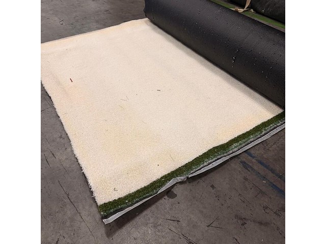 Ca. 38,475m2 kunstgras, 14 mm hoog, wit - afbeelding 1 van  2