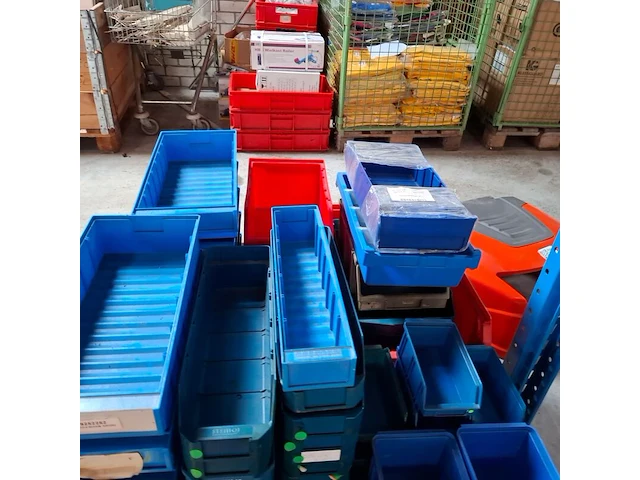 Ca. 385x diverse magazijnbakken - afbeelding 4 van  7