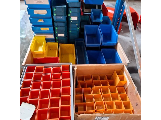 Ca. 385x diverse magazijnbakken - afbeelding 6 van  7