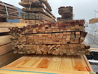 Ca. 385x douglas latten fijnbezaagd, 25x45mm, lengte 400cm - afbeelding 3 van  3